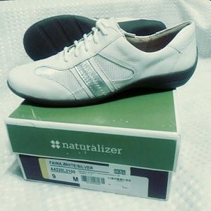NATURALIZER sneakers wm 9 nwt